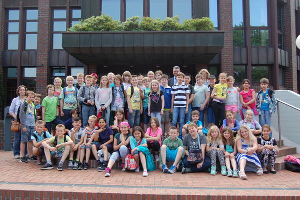 Schulklasse der Grundschule Wahnbek