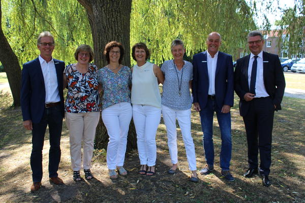 40-J�hriges Dienstjubil�um von Marion Jochens, Annette Hellmers, Andrea Krzewina, Annelie Lammert, Erwin von Aschwege und Thomas Walden