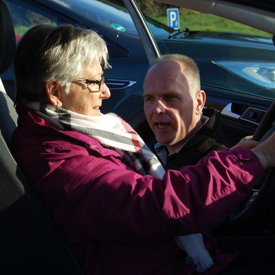 Senioren fit im Auto
