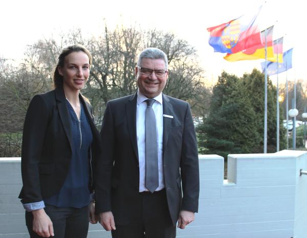 Landrat J�rg Bensberg mit Festrednerin Angie Geschke