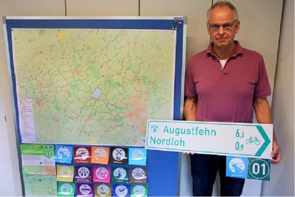 Frank Bullerdiek zeigt das neue Radverkehrssystem