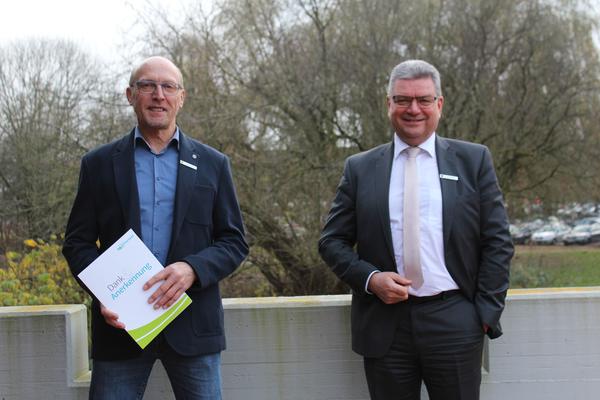 Gerd Bockhorst und Landrat J�rg Bensberg