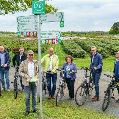 Landrat, Bürgermeisterin und Bürgermeister stellen neues Radfahrnetz vor 