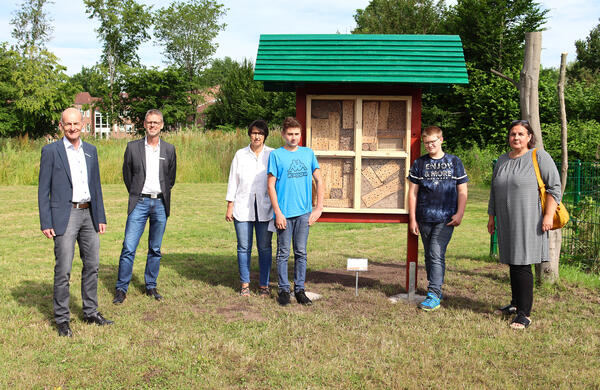 von links: Ulrich Kapteina, G�nther Siebels, Ulrike Kramer, Justin Dilz, Reinke Jan�en und Dr. Natalie Geerlings