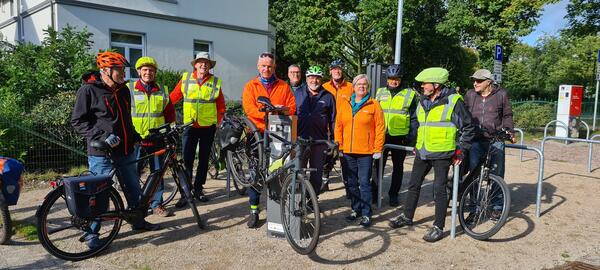 Von links nach rechts : Werner Trauernicht, Friedhard von Seggern, Egon Onnen, Frank Bullerdiek, Achim Becker, Martin Behrendt, Klaus-Peter Mensing, Gudrun Behrendt, Roland Renken, Erwin Gertje, Enno Edzard