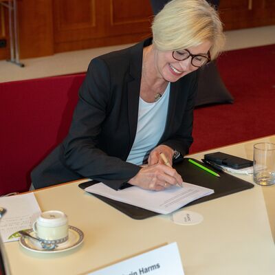 Unterschrift Landr�tin Karin Harms