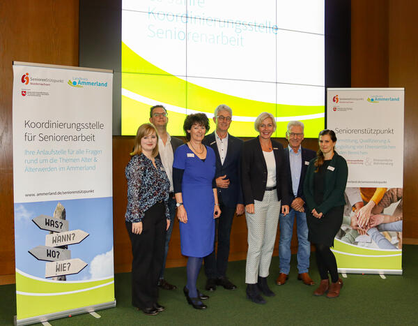 Von links nach rechts: Verena J�chter, Dr. Frerk M�ller-von Aschwege, Anja Kleinschmidt, Ingo Rabe, Karin Harms, Gotthard Sch�nbrunn und Melanie Hauber. 