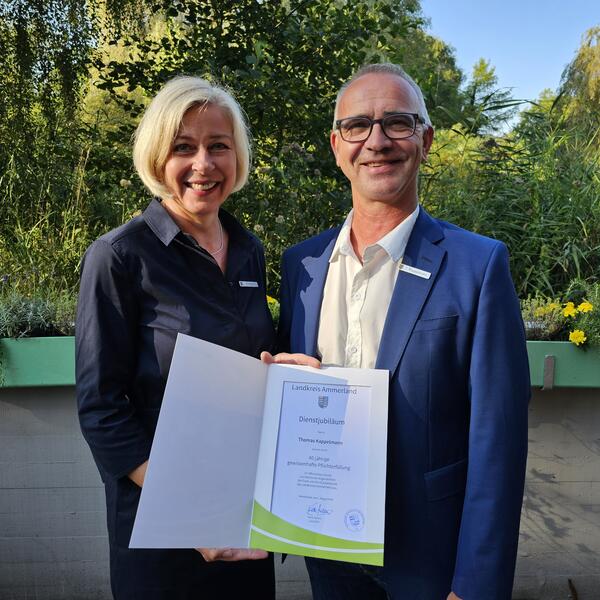 Auf dem Bild sehen Sie Landr�tin Karin Harms und den Ersten Kreisrat Thomas Kappelmann
