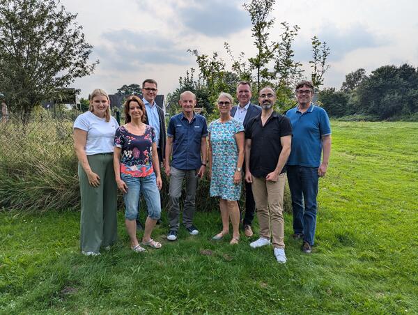 Das Umweltbildungszentrum empf�ngt Delegation der GR�NEN (von links nach rechts): Nina Jan�en, Susanne B�rig, Hendrik Lehners, Ulrich Kapteina, Susanne Menge, Dr. Thomas J�rgens, Alaa Alhamwi und Georg K�ster