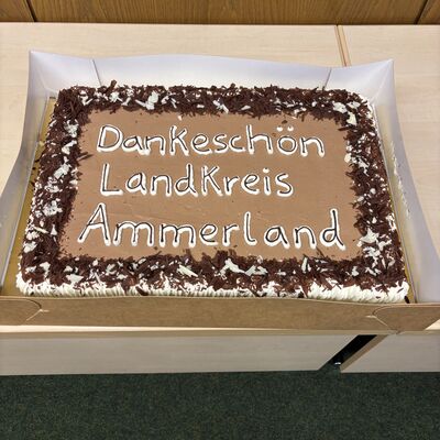 Kuchen als Dankesch&ouml;n f&uuml;r die Kreisverwaltung