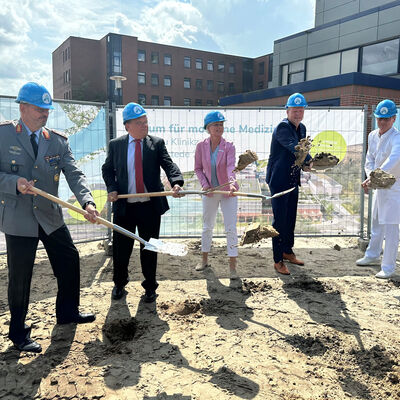 Erster Spatenstich f�r das Klinikzentrum Westerstede