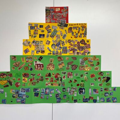 Bild vergr&ouml;&szlig;ern: Viele kleine Bilder in einer Ernährungspyramide