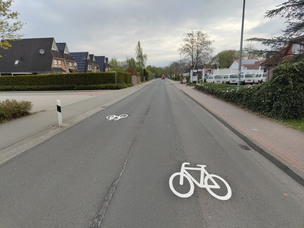 Stra�e mit Fahrradsymbolen
