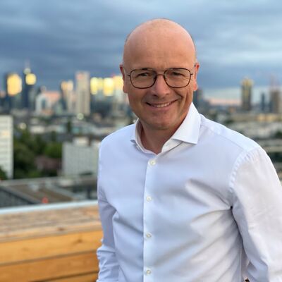 "ECON Redner Karsten Schwanke_&copy; J&uuml;rgen Gundelsweiler.jpg"