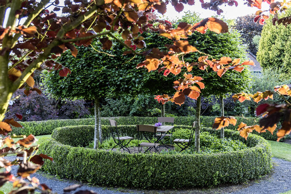 Der Landhof Tausendsch�n in Apen-Klauh�rn mit eigenem Cafe` ist ein ideales Ziel f�r eine Radtour mit Gartenbesichtigung.
