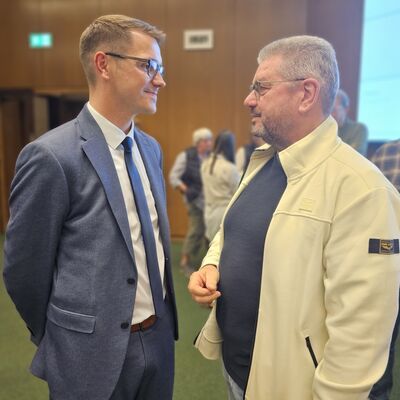 Wahlsieger Hendrik Lehners und ehemaliger Landrat Jörg Bensberg